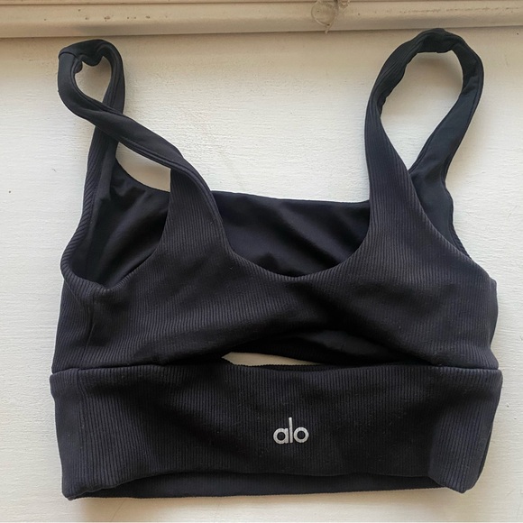 ALO yoga Slit Top in size small - Picture 4 of 6
